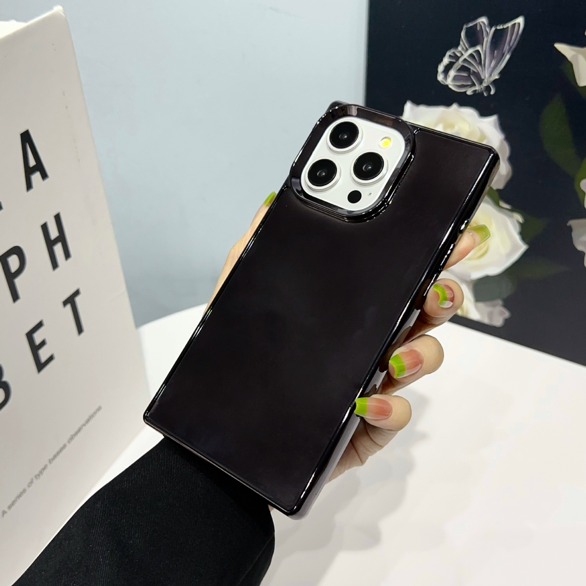 Right-angle Large Hole Electroplating Mirror Drop-resistant Mobile Phone Protective Cover