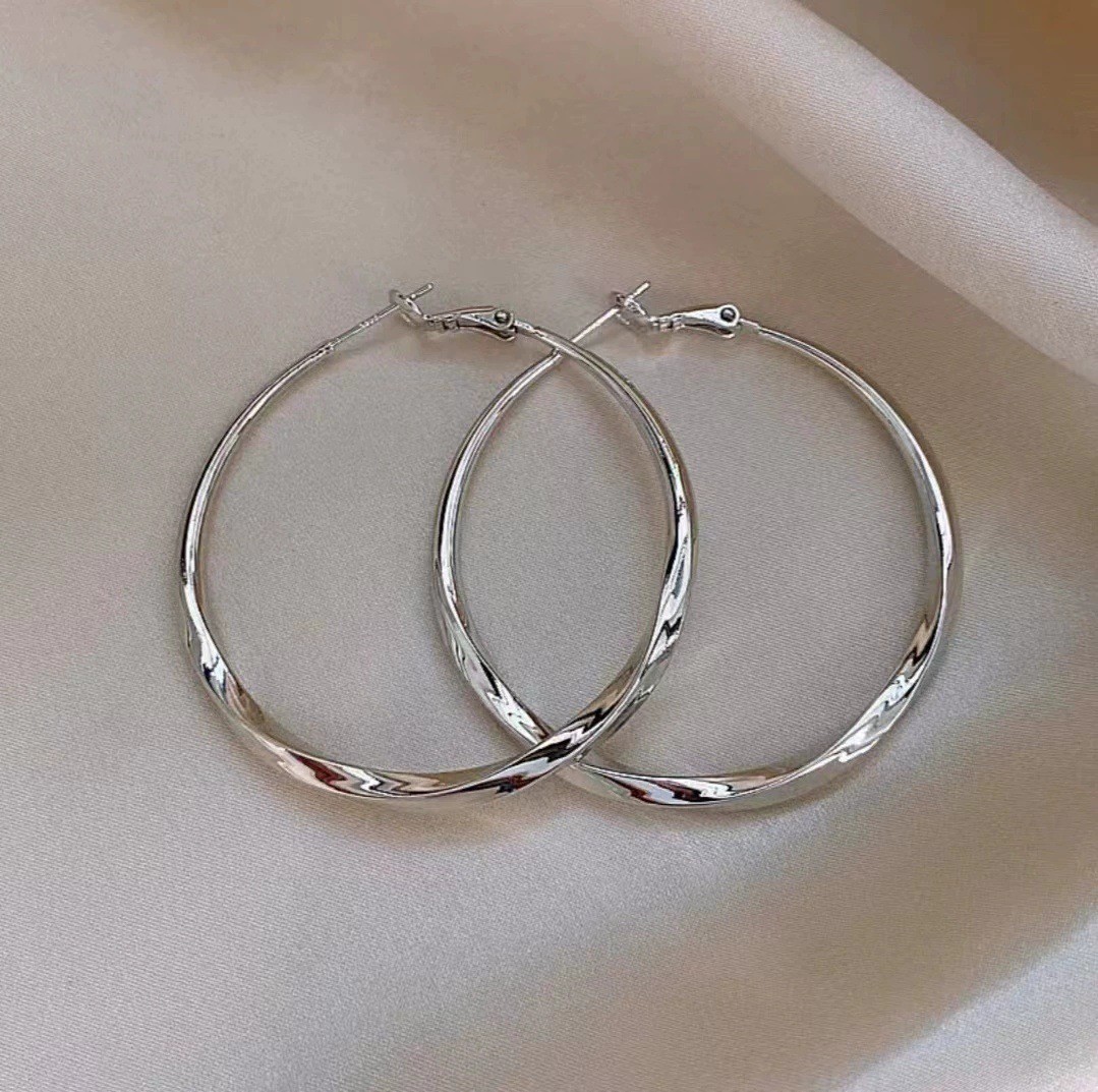 Twisted Eyelet Simple And Stylish Earrings
