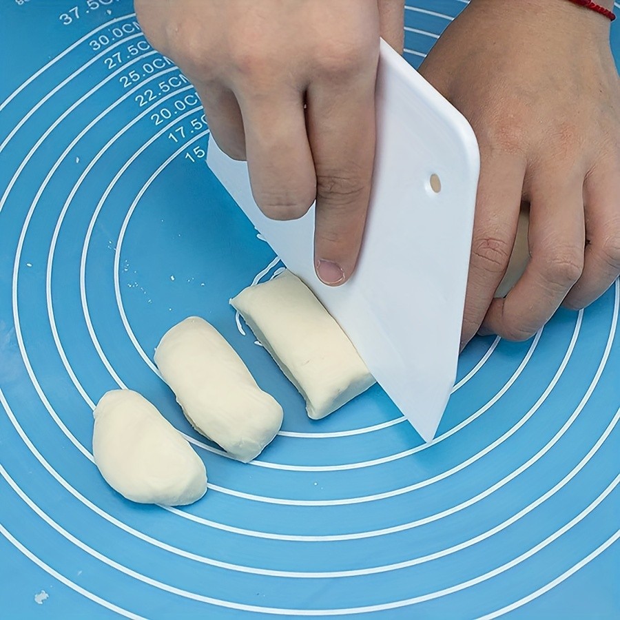 WIEZ Plastic Dough Scraper & Pastry Chopper Essential Cutter for Smooth, Easy Dough Handling
