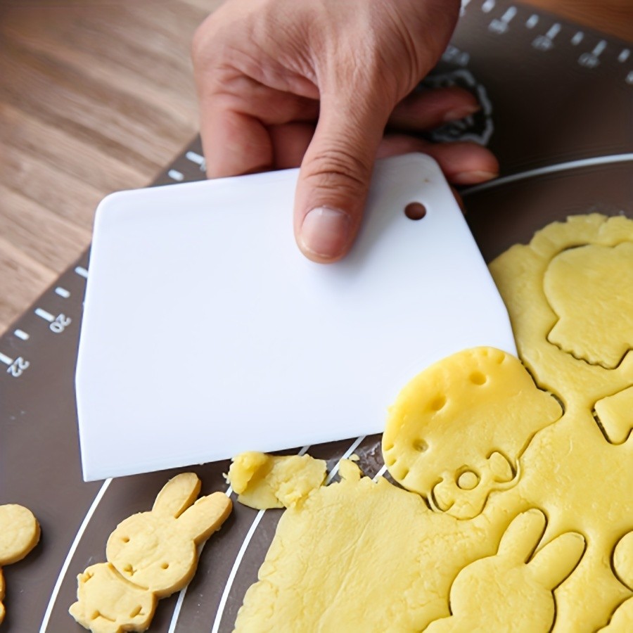 WIEZ Plastic Dough Scraper & Pastry Chopper Essential Cutter for Smooth, Easy Dough Handling