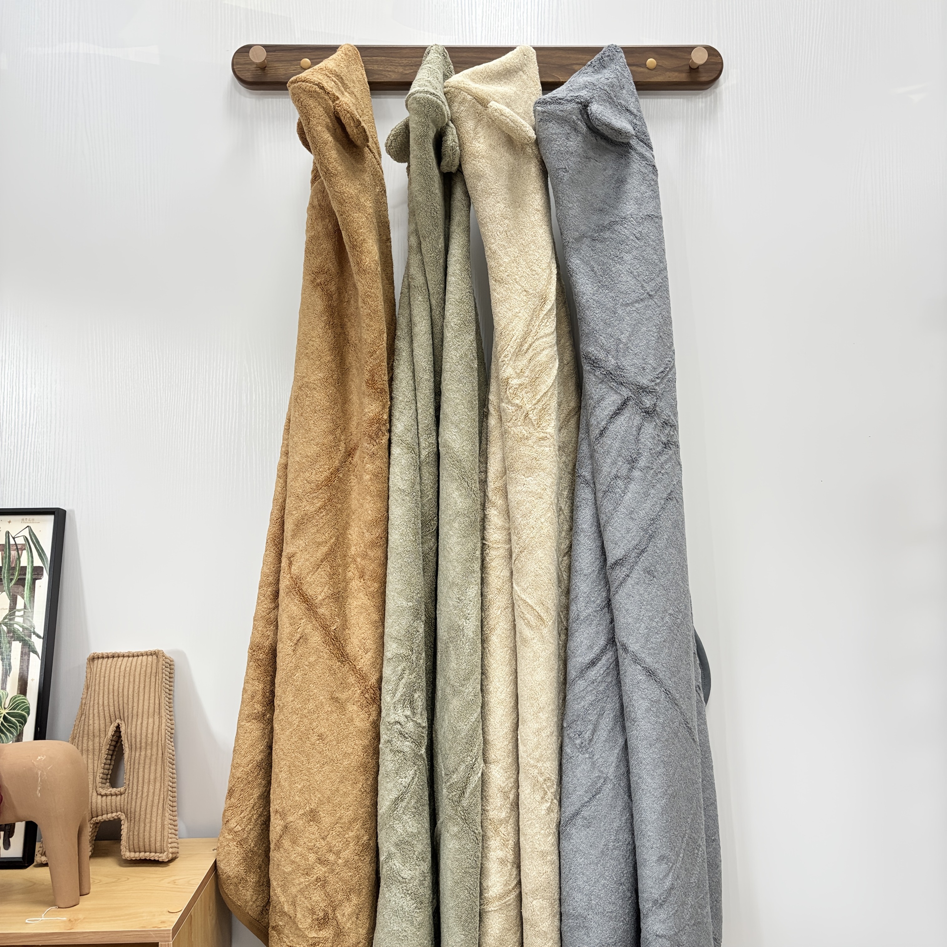 MOVEBO Soft Coral Fleece Bath Towel