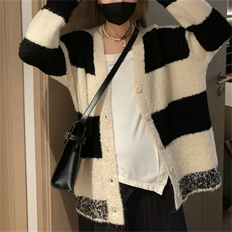 Elegant Plaid Knit Contrast Top for Women