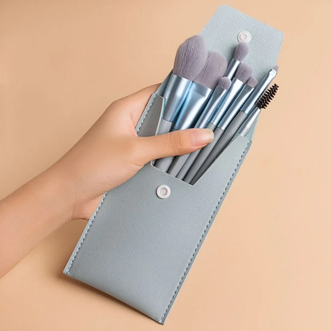 Portable Set Of 8 Mini Beauty Makeup Brushes