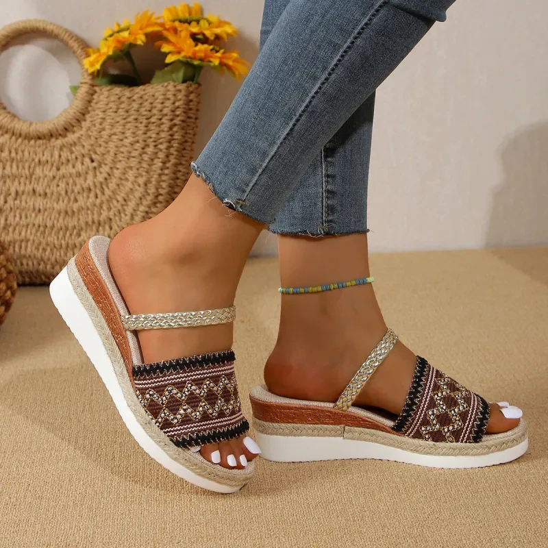 New Color-blocked Wave-patterned Sandals For Women