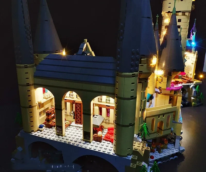 Plastic Lighting Suit Castle Set