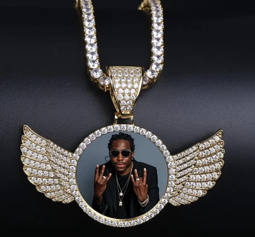 Memory Angel Wings Round Photo Pendant Micro-inlaid Zircon