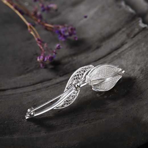 Simple pin autumn and winter coat collar pin