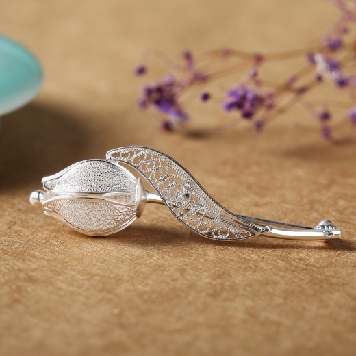 Simple pin autumn and winter coat collar pin
