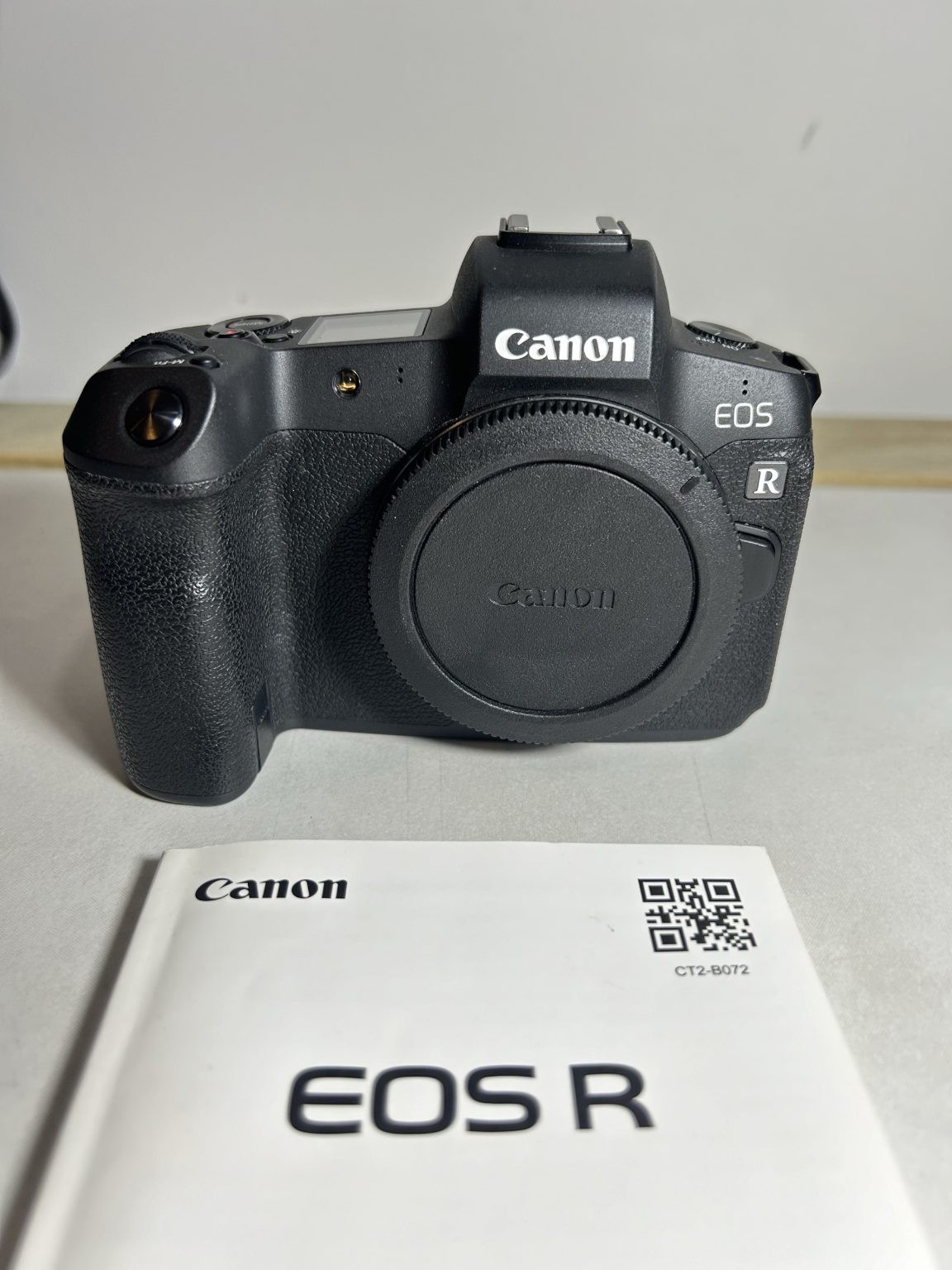 Canon EOS R and RF 24-105mm F4 L IS USM KIT with Accessories