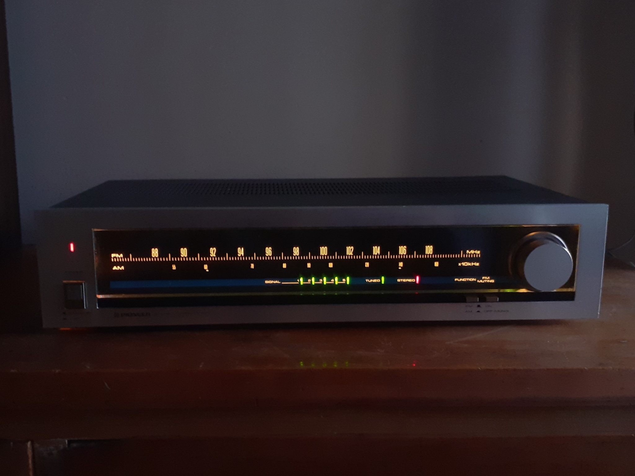 Pioneer Stereo Tuner TX-520 (1981-82)