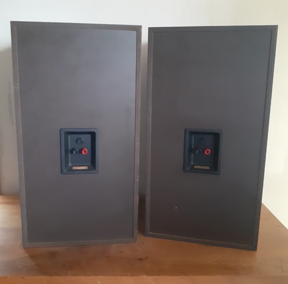 B&W DM110 - Excellent All Round Speakers made in Great Britain