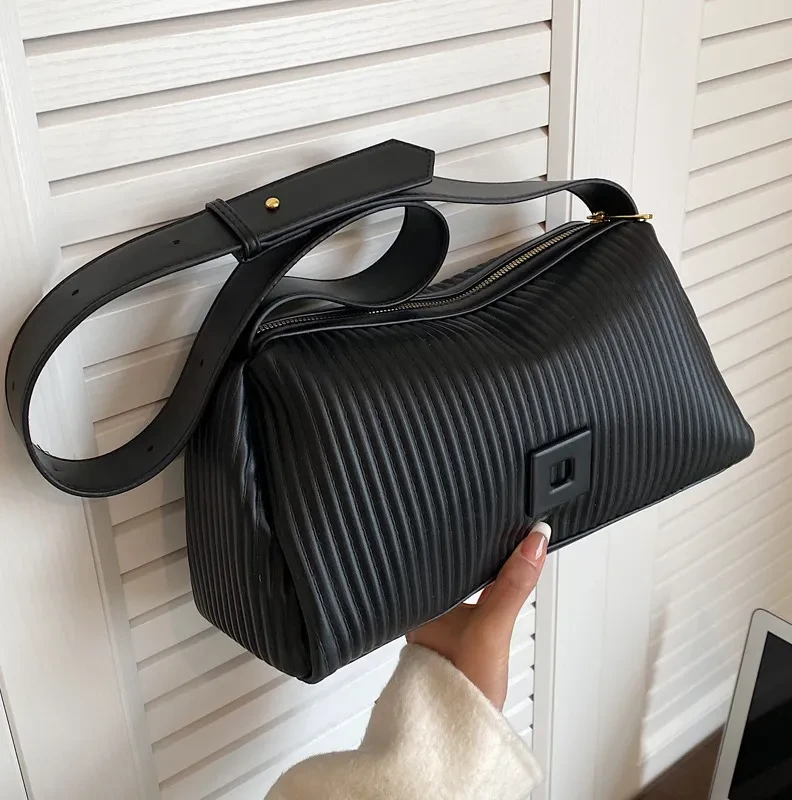 Women's Niche Retro Large Capacity Commuter Shoulder Bag