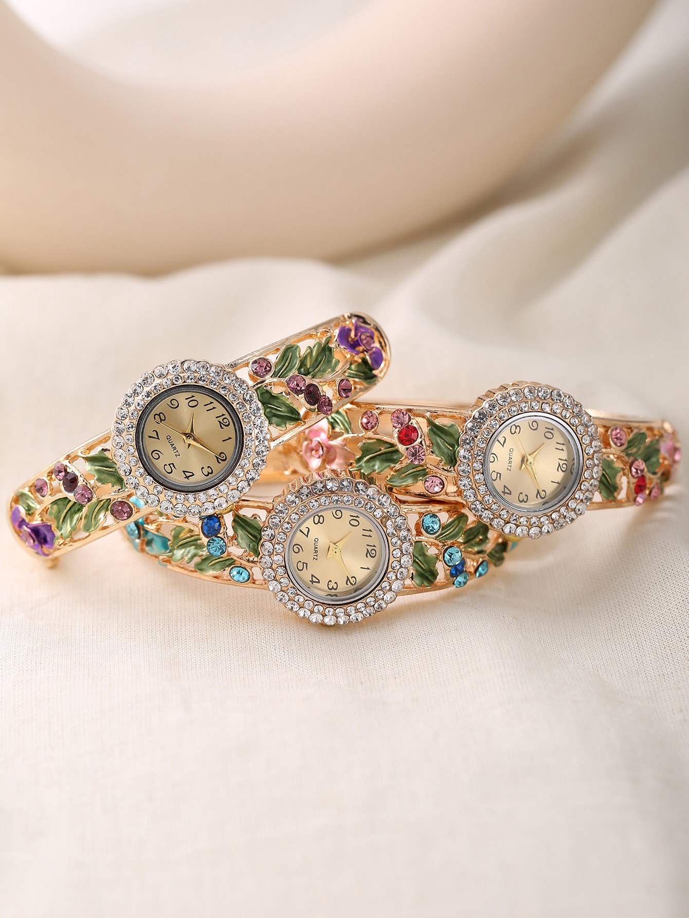 Womens New Retro Light Luxury Rare Quartz Bracelet Watch