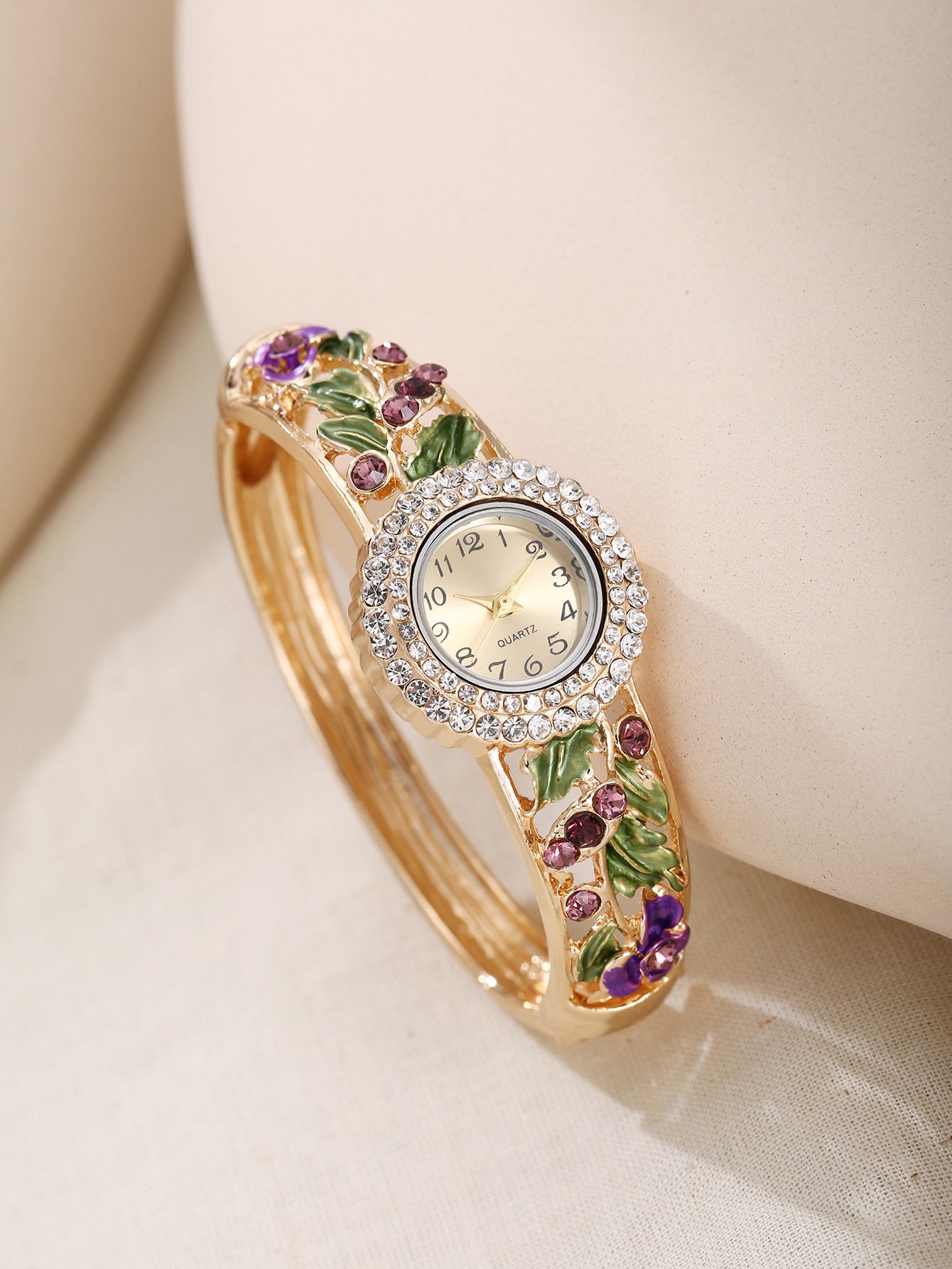 Womens New Retro Light Luxury Rare Quartz Bracelet Watch