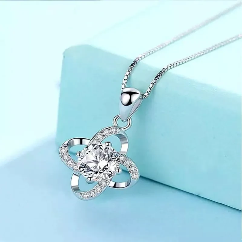 Four-leaf Clover Pendant Simple and Versatile Clavicle Chain