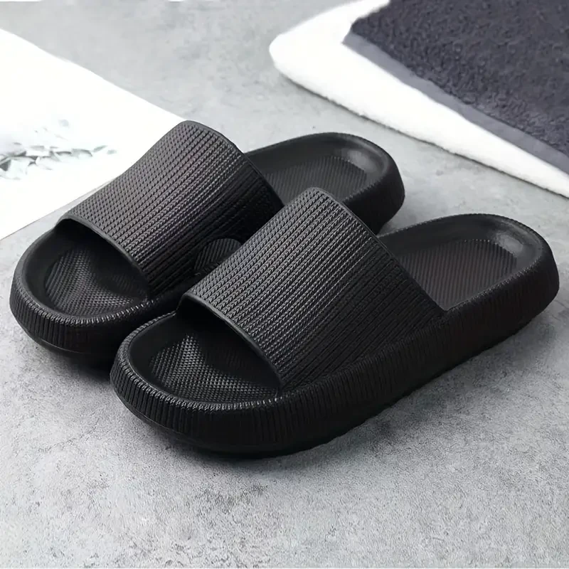 Lightweight And Versatile Men's Slippers