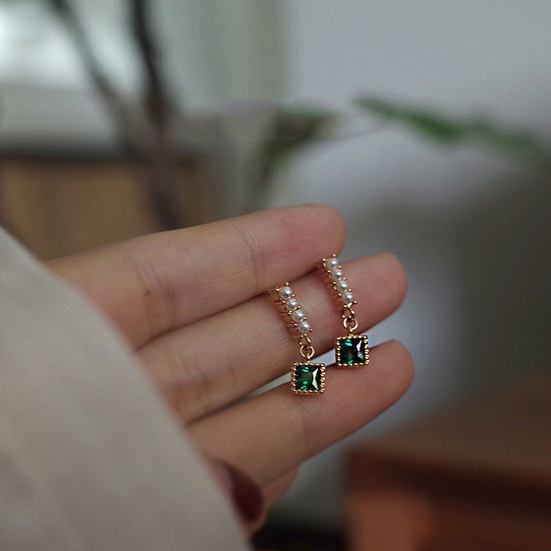 Simple earrings web celebrity earrings