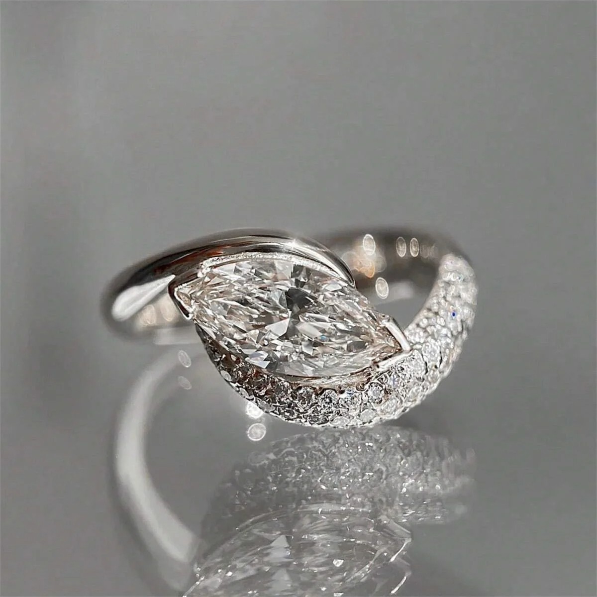 Luxurious Full Zircon 18K Gold Plated Single Ring for Women