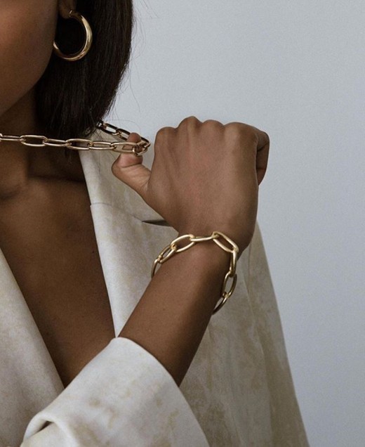 Personalized chain and fashionable hand accessories