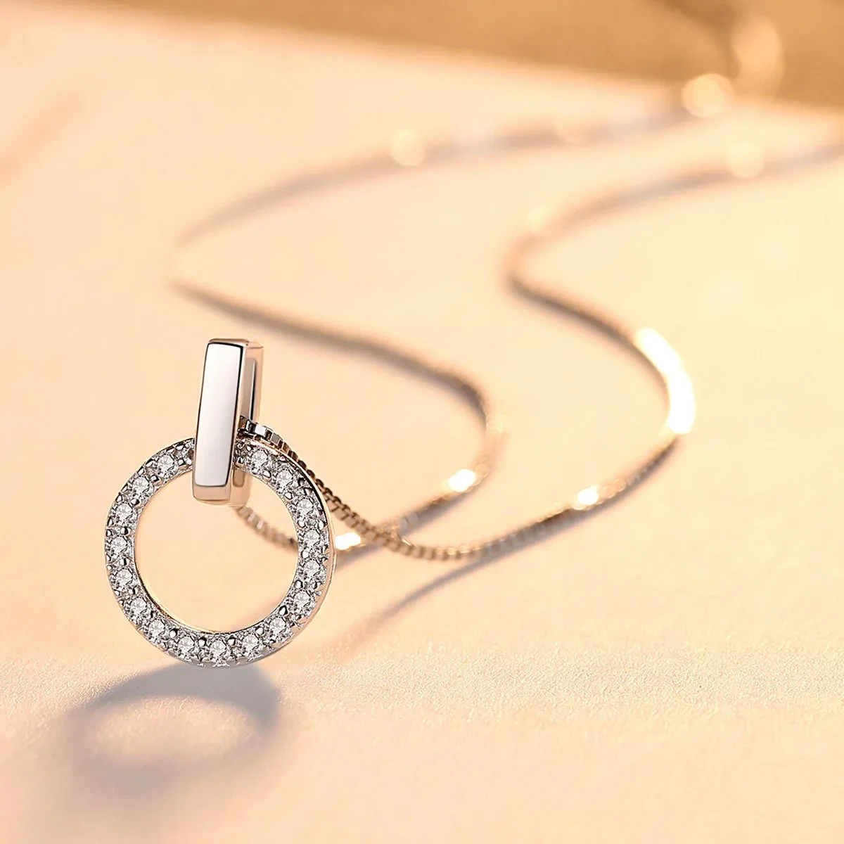 Minimalist round pendant necklace