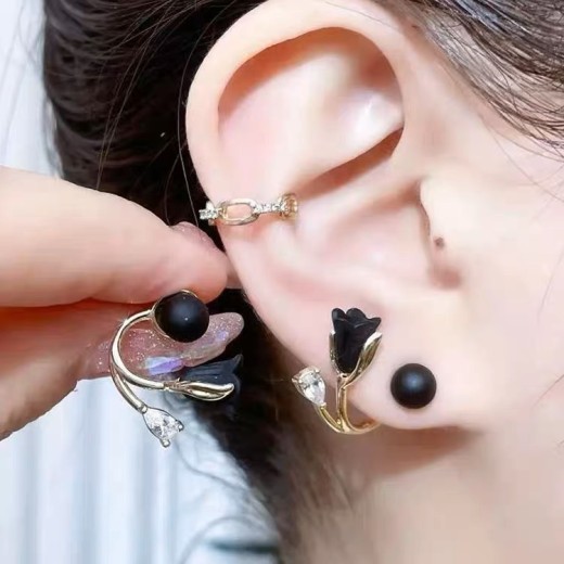 Black Rose Graceful Earrings