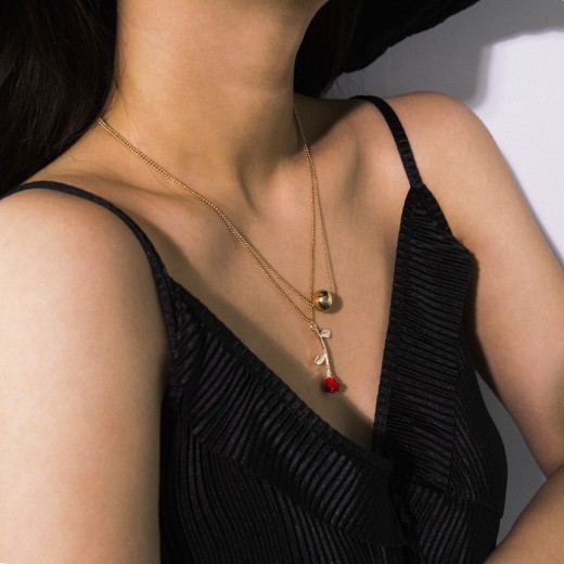 Rose solid geometric necklace
