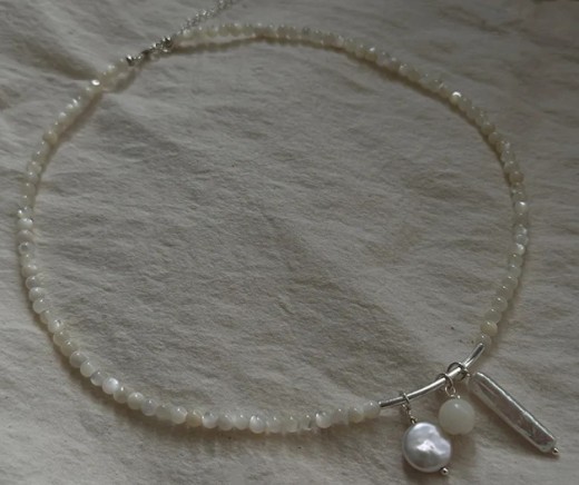 Leadwhite Lip Shell Beaded Aurora Natural Freshwater Pearl