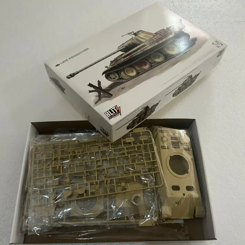 TAKOM 1/35 Scale German Tank Model Kit