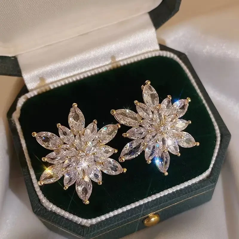 Elegant Snowflake Flower Earrings