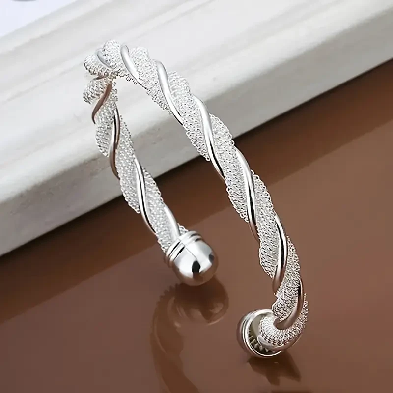 A Stylish Bracelet Made of 925 Sterling Silver with Twisted Pattern And Mesh Cuffs