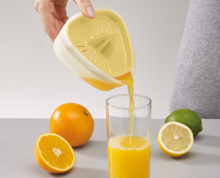 Juicer with reversible lid - Joseph Joseph Duo