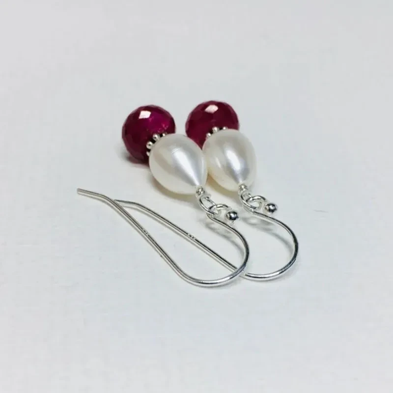 Graceful And Fashionable Drop-shaped Natural Pearl Earrings