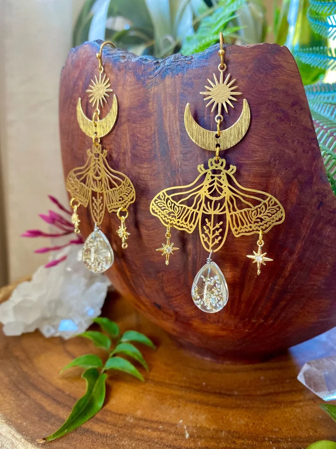 Fashion White Resin Flower Crystal Earrings