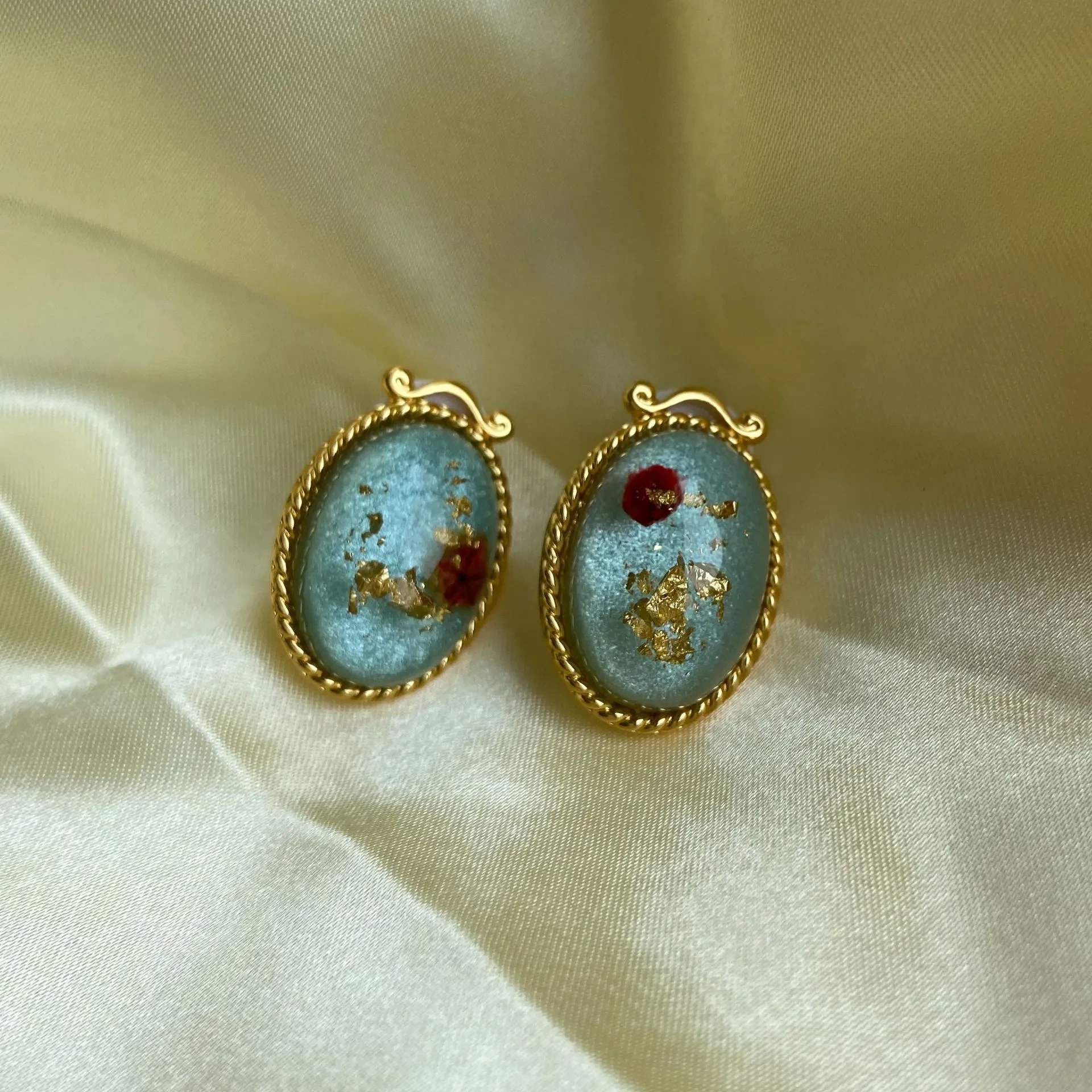 Acrylic Dried Flower Gold Foil Inlaid Earrings