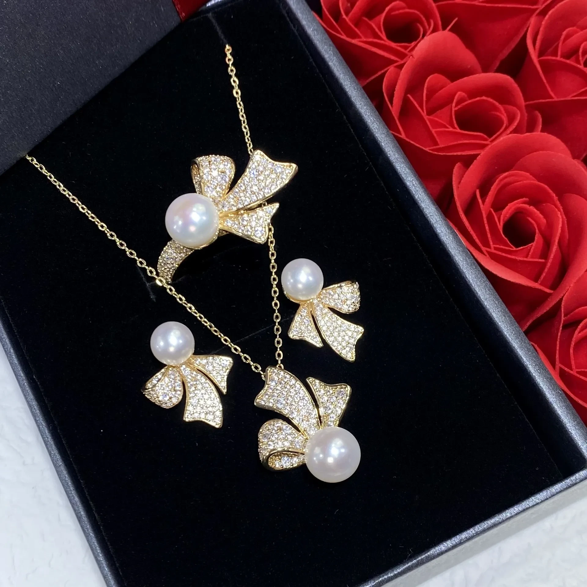 Freshwater Pearl Suit Female Bow