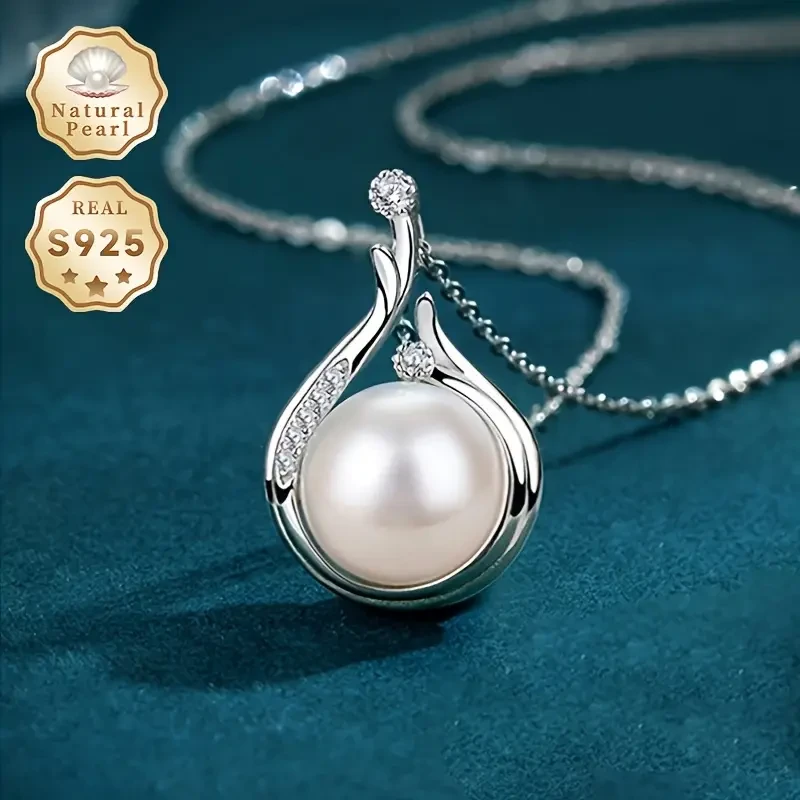 A Pearl Necklace Featuring a Stylish Pendant for Women