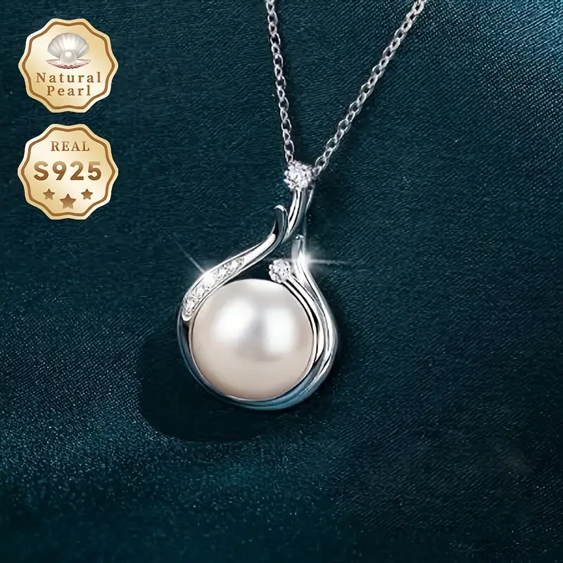 A Pearl Necklace Featuring a Stylish Pendant for Women