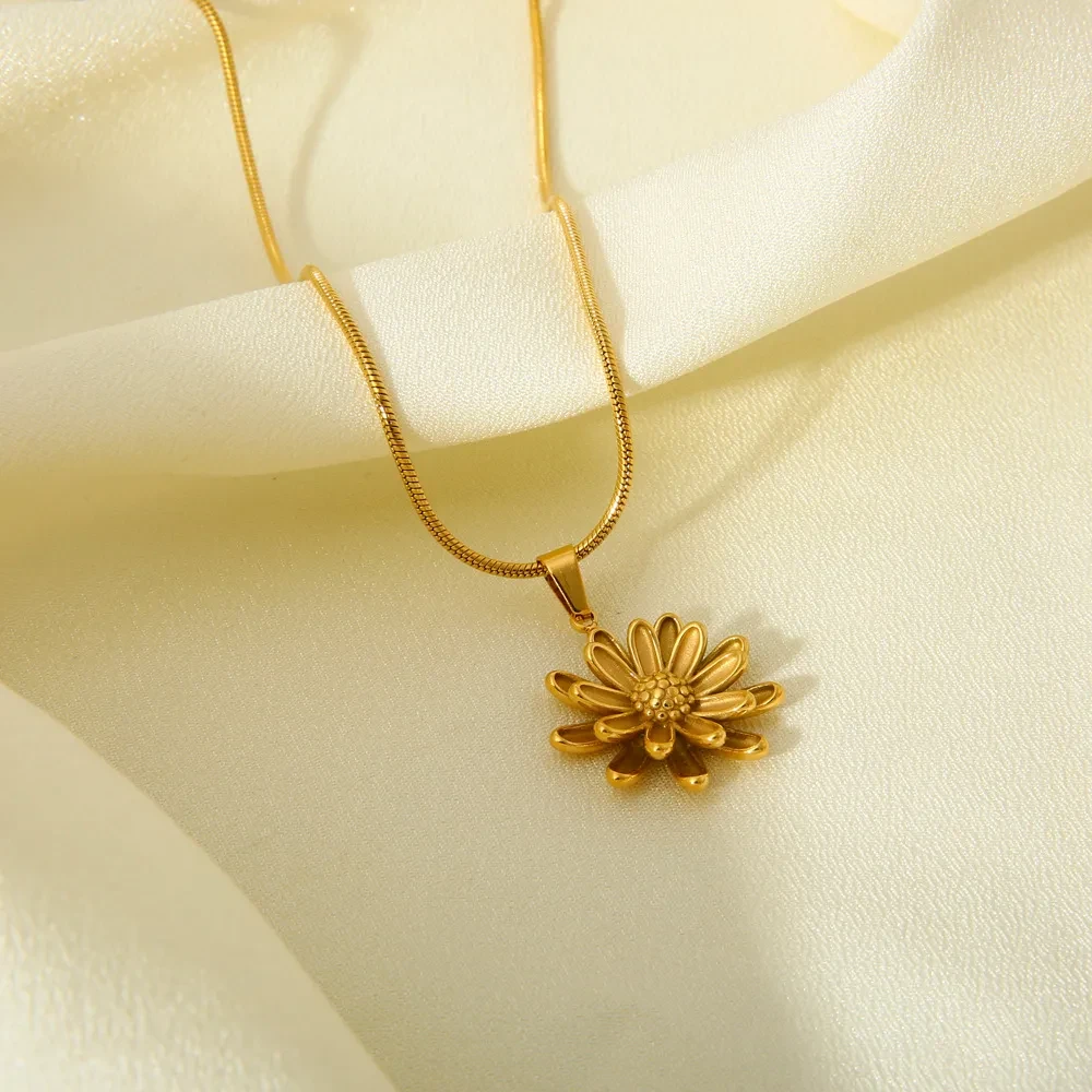 Double-layer Little Pendant Flower Necklace