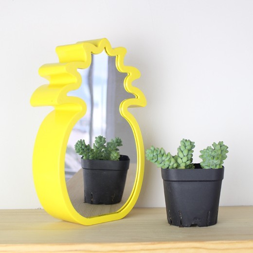 Pineapple lamp