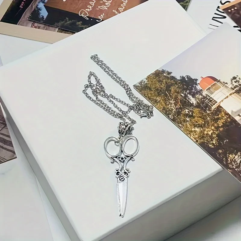 European And American Retro Personalized Scissor Shaped Necklace