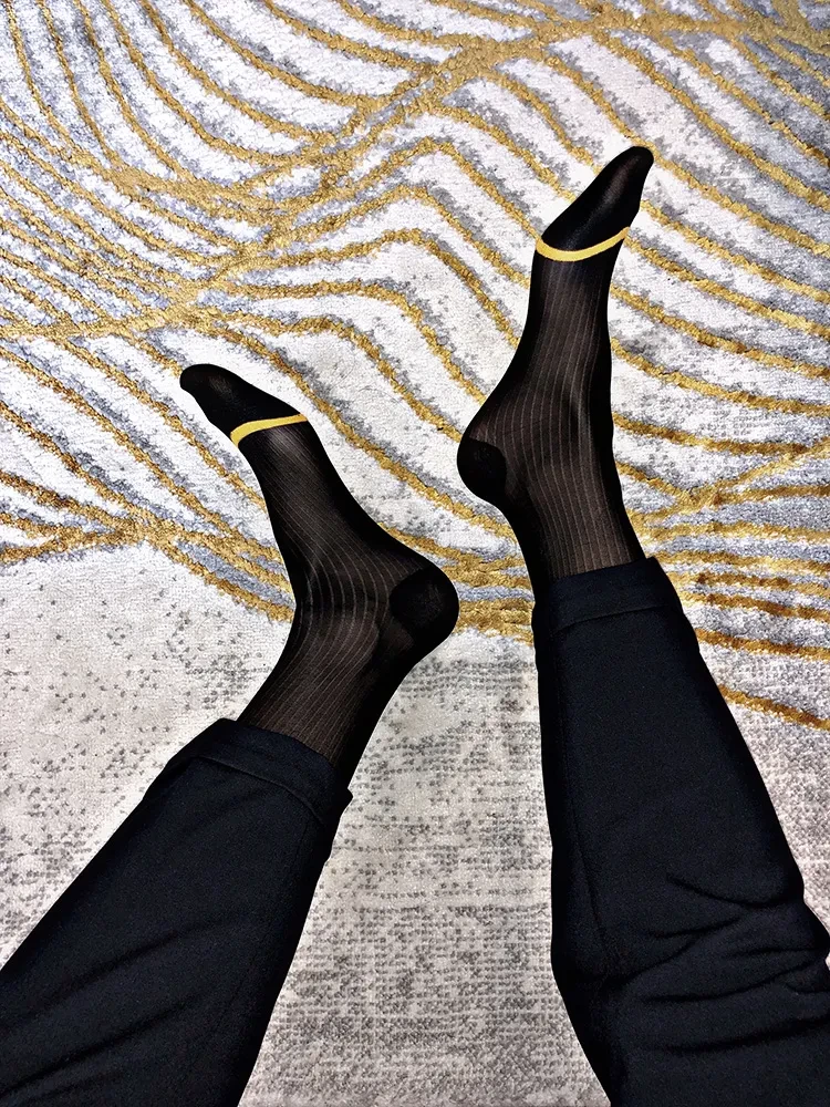 Men's dark line socks with golden toes